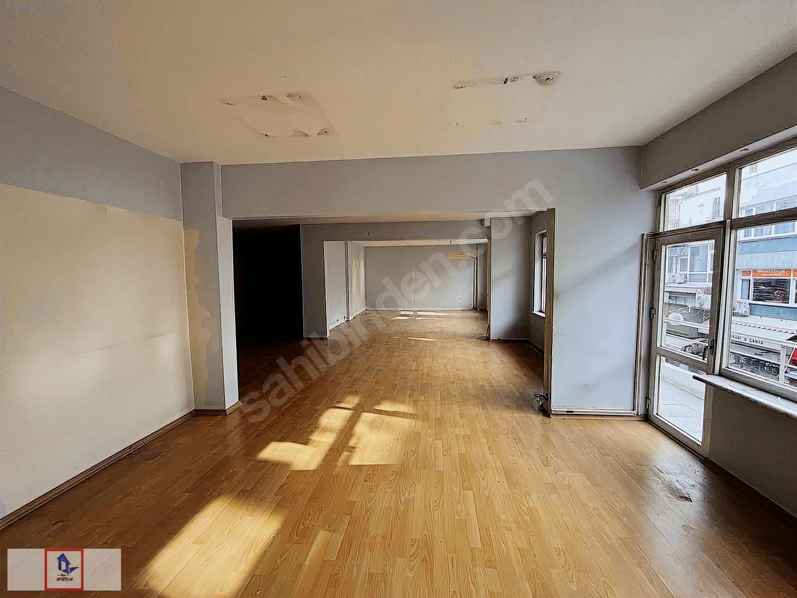 Bahariye'de Starbucks Yanında 1. Kat Geniş Cepheli 170 m² İş Yeri